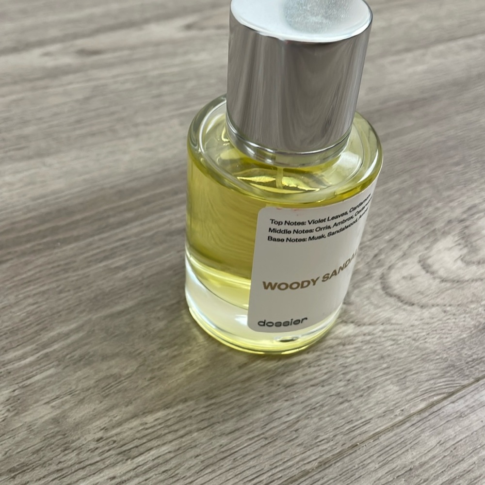 Dossier woody Sandalwood 1.7 fl oz.